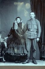 11 Kovač Anna rod. Krížov, narodena 1898 r.- Kovač Jano, nar. 1896 v Selenči, malovane 1916 v Pešti